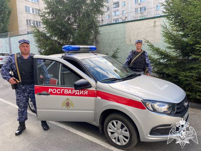 В Белгородской области сотрудники вневедомственной охраны Росгвардии задержали двоих граждан, находившихся в федеральном розыске
