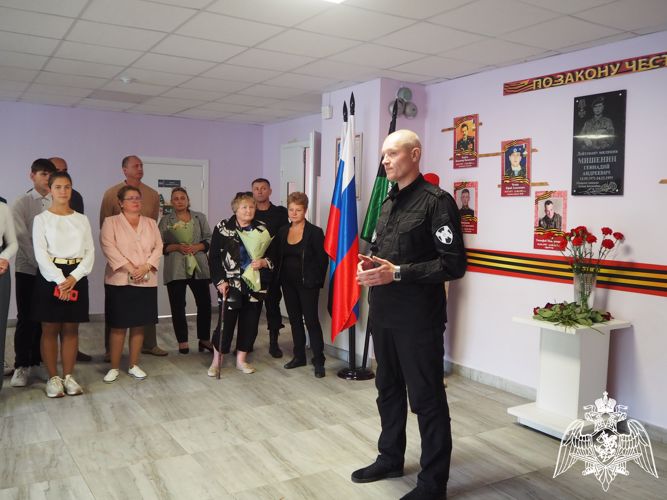 Офицеры СОБР «Белогор» Росгвардии приняли участие в Дне памяти Героев 