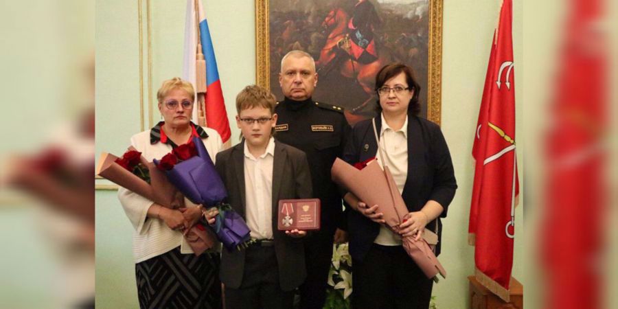 Генерал-лейтенант Алексей Воробьев передал госнаграду семье погибшего в ходе СВО росгвардейца