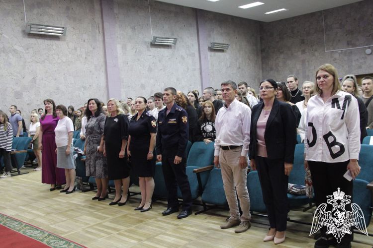 Лучшие студенты одного из университетов Белгорода отмечены именными стипендиями сотрудника ОМОН Героя России Вячеслава Воробьева