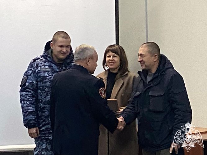 Отличившиеся в службе сотрудники вневедомственной охраны Росгвардии отмечены благодарственными письмами администрации города Белгорода