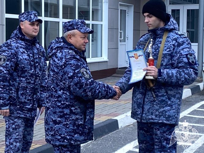 Отличившиеся в службе сотрудники вневедомственной охраны Росгвардии отмечены благодарственными письмами администрации города Белгорода