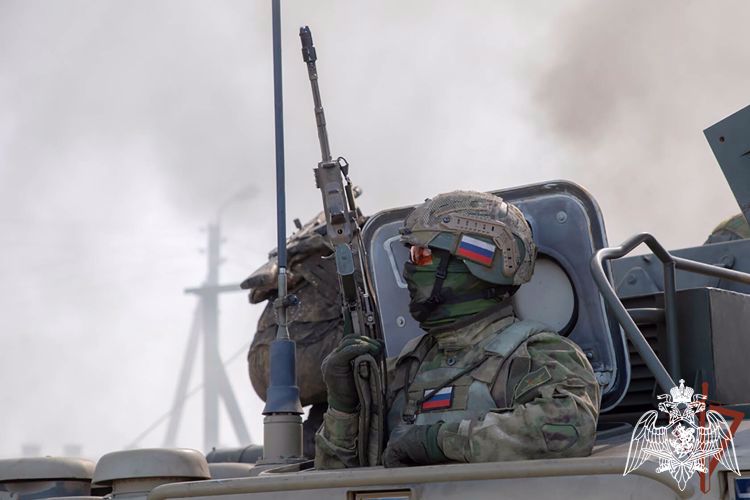 Схрон с оружием и боеприпасами иностранного производства обнаружили росгвардейцы в ЛНР