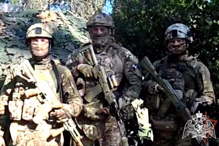 Росгвардейцы поздравили учителей с профессиональным праздником с передовой СВО
