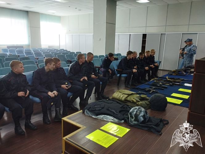 В городе Белгороде  сотрудники вневедомственной охраны Росгвардии провели занятия для студентов правоохранительного колледжа