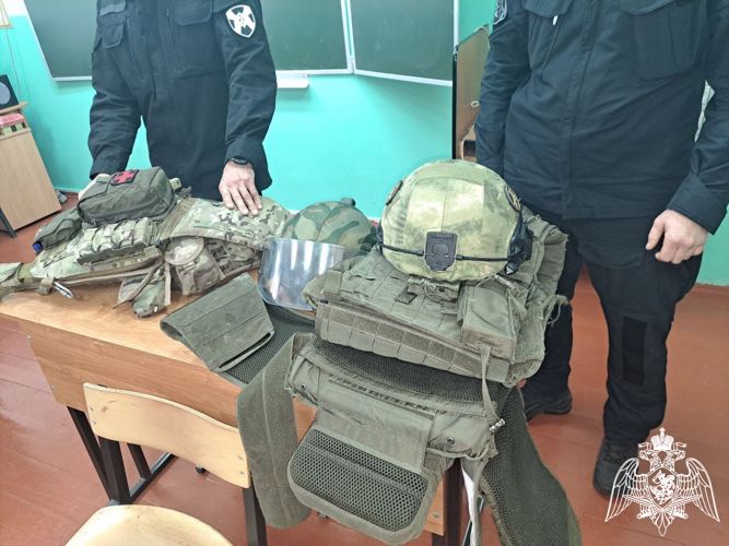 Белгородские росгвардейцы провели для школьников «урок мужества», посвящённый Дню народного единства