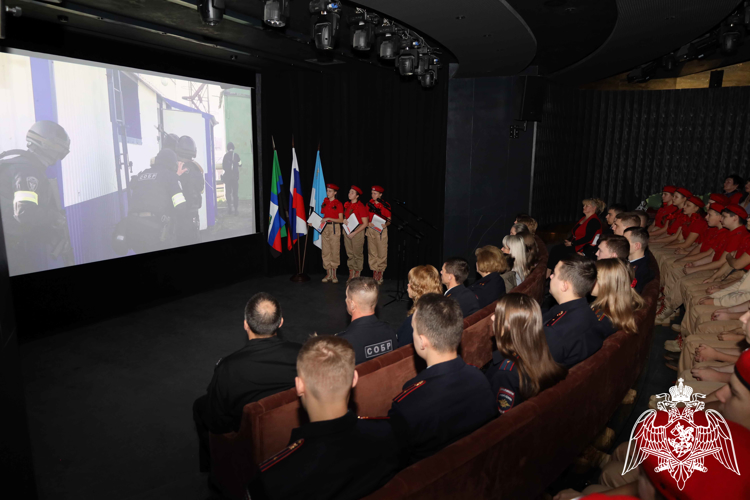 Белгородские росгвардейцы приняли участие в круглом столе «Время правды», приуроченном ко Дню героев Отечества