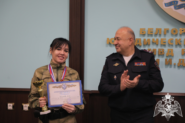 Военнослужащая Росгвардии стала абсолютным чемпионом Кубка Белгородской области по стрельбе из боевого ручного стрелкового оружия