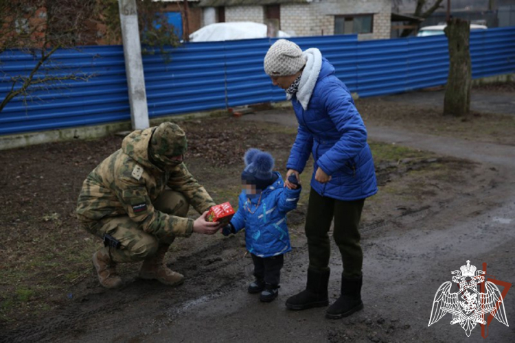 В преддверии Нового года росгвардейцы оказали адресную помощь в ДНР