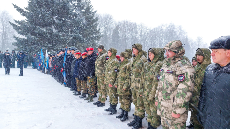 Воспитанники подшефного Росгвардии военно-патриотического клуба приняли участие в церемонии перезахоронения останков советских солдат в Белгородской области