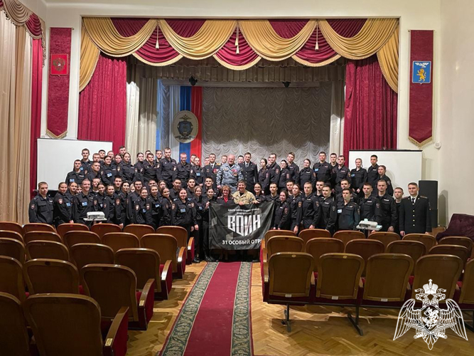 В рамках ведомственной акции «Безопасный Новый год» росгвардейцы приняли участие в круглом столе с курантами правоохранительного института
