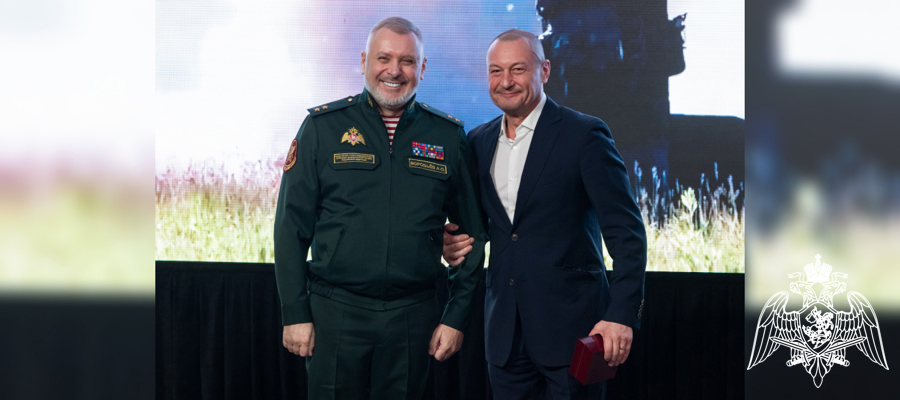 Генерал-лейтенант Алексей Воробьев вручил ведомственные медали представителям СМИ