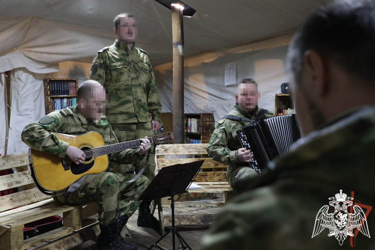 Концертные бригады Росгвардии в районе проведения СВО выступают с новой песней в репертуаре