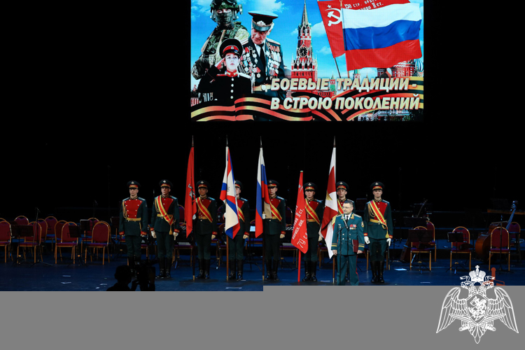 Военнослужащим и сотрудникам Росгвардии на встрече поколений защитников Отечества вручили государственные награды