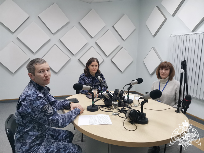 В Белгороде представители  подразделения Госконтроля и регионального Центра лицензионно-разрешительной работы Росгвардии стали гостями «Радио России»