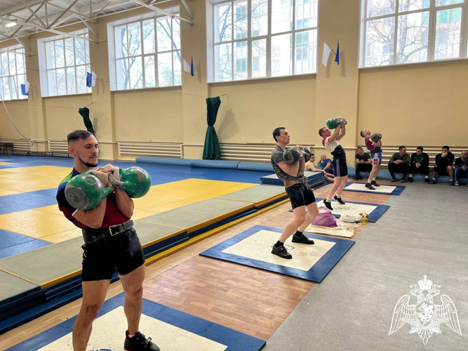 Команда росгвардейцев стала чемпионом соревнований Белгородской областной организации «Динамо» по гиревому спорту