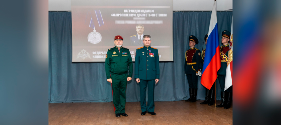 Заместитель директора Росгвардии генерал-полковник Алексей Воробьев вручил награды военным врачам главного госпиталя ведомства и навестил раненых росгвардейцев