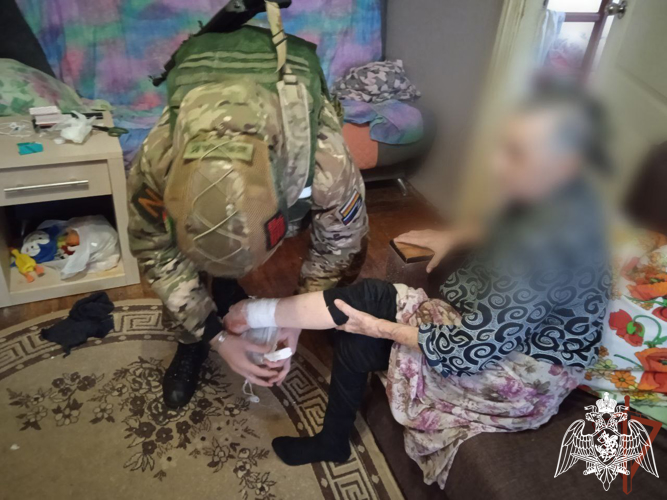Росгвардейцы оказали помощь получившей ранение пенсионерке в результате обстрела ВСУ города Белгорода