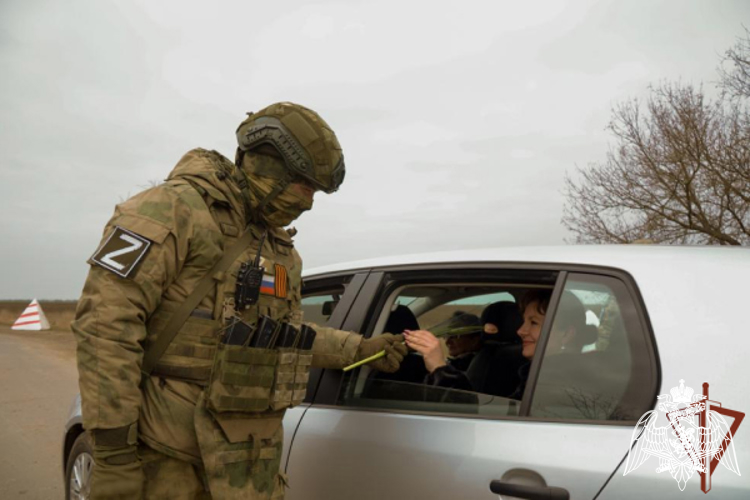 Росгвардейцы поздравили женщин с наступающим Международным женским днем