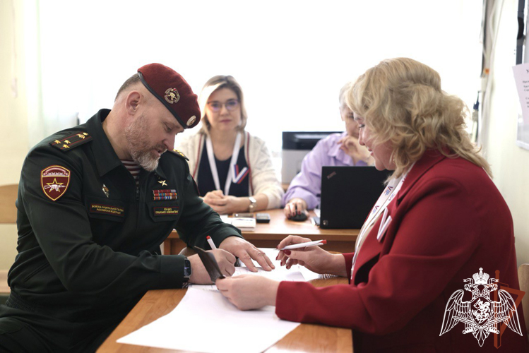 Военнослужащие ОДОН имени Ф.Э. Дзержинского Росгвардии проголосовали на выборах Президента России
