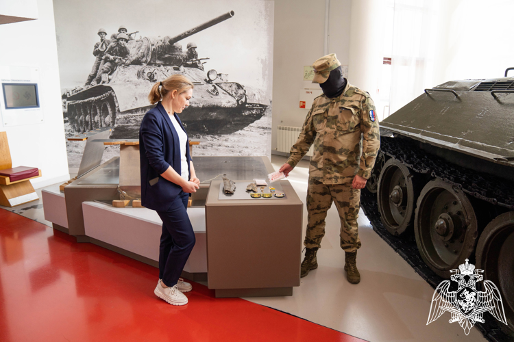 Росгвардейцы передали в фонды музея-заповедника «Прохоровское поле» в Белгороде трофеи из зоны СВО
