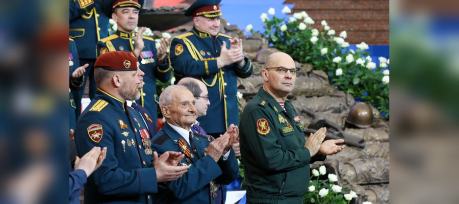 Статс-секретарь – заместитель директора Росгвардии генерал-полковник Олег Плохой принял участие в церемонии открытия Международной акции «Диктант Победы» на Поклонной горе в Москве