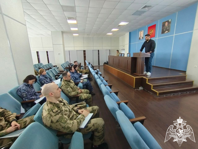 В Белгороде перед росгвардейцами выступил лектор общества «Знание»