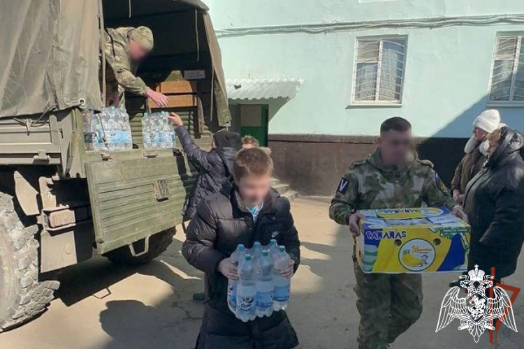 Росгвардия оказала адресную помощь эвакуированным из зоны боевого соприкосновения в ЛНР