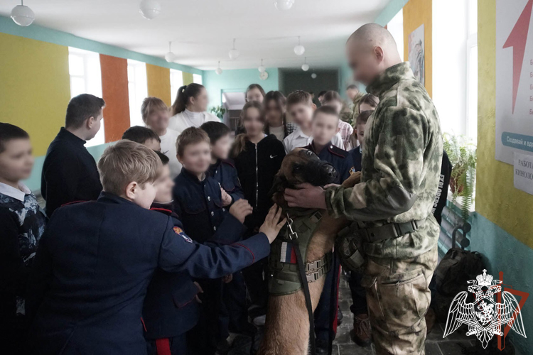 Росгвардейцы-участники СВО провели встречу со школьниками в ЛНР 