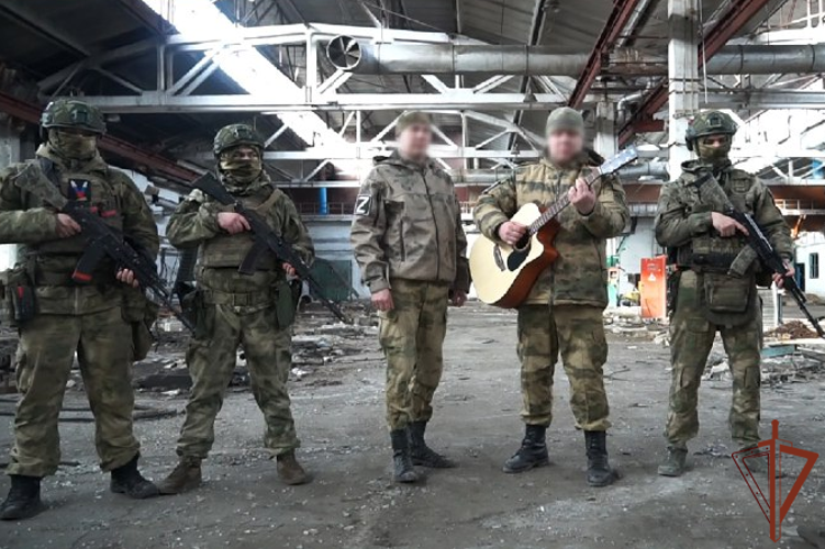 Фронтовая бригада артистов Росгвардии выступила для участников СВО в Херсонской и Запорожской областях 