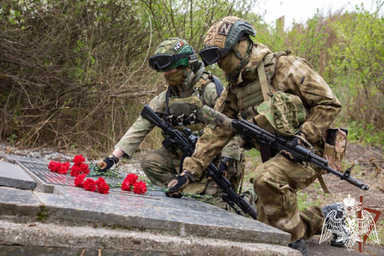 В Мариуполе инженеры Росгвардии совместно с военной контрразведкой восстановили мемориал погибшим в Великой Отечественной войне