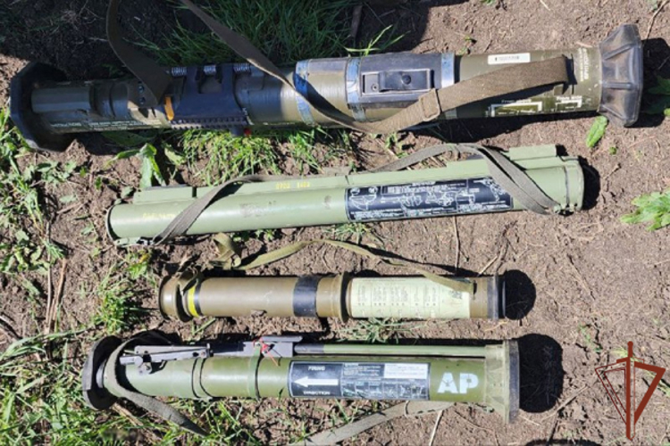 Росгвардейцы по информации военной контрразведки обнаружили в ДНР полевой склад с вооружением стран НАТО