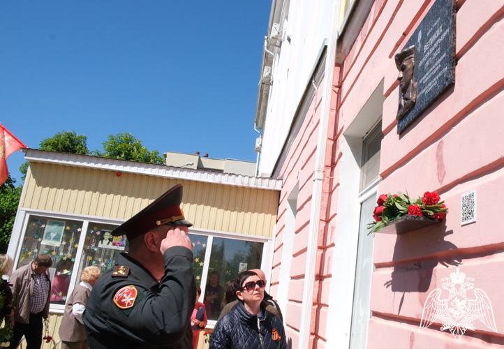 В Белгороде открыли памятную доску погибшему ветерану ОМОН «Острог», участнику СВО Алексею Великих