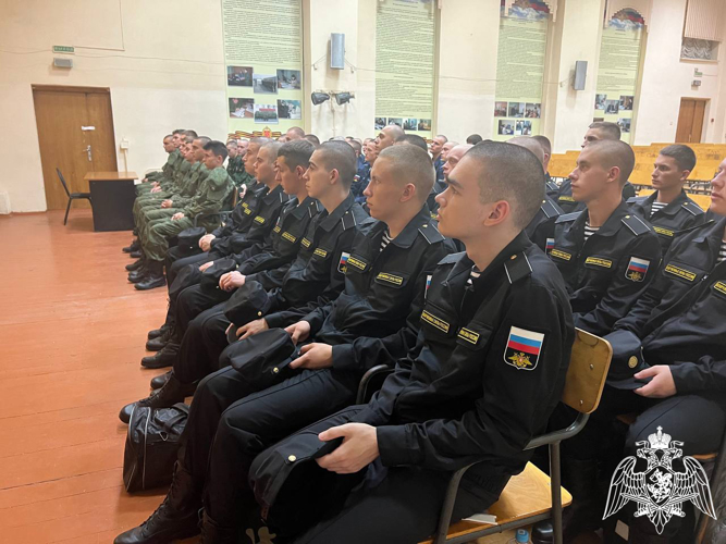 В г. Белгород председатель регионального отделения Общероссийской Общественной Организации ветеранов войск правопорядка встретился с призывниками