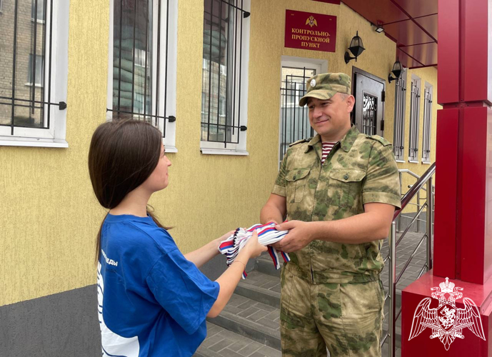 Белгородские росгвардейцы присоединились ко Всероссийской акции «Ленточка-триколор»