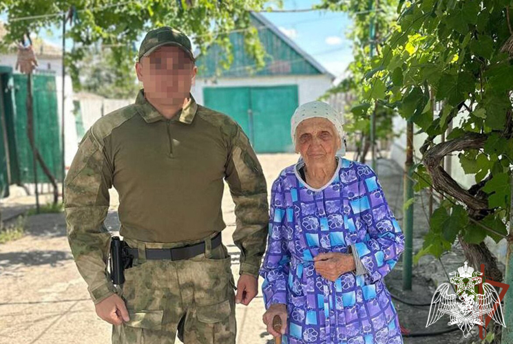 Росгвардейцы навестили 96-летнюю жительницу Запорожской области