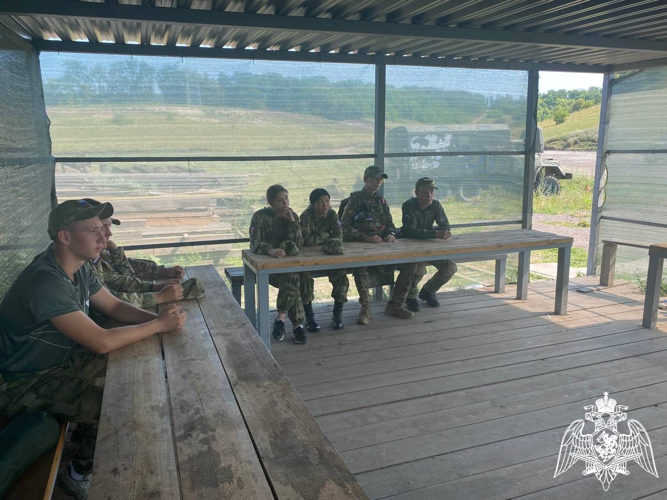 Белгородский СОБР «Белогор» в рамках ведомственной акции «Каникулы с Росгвардией» провел тренировку с подшефными курсантами