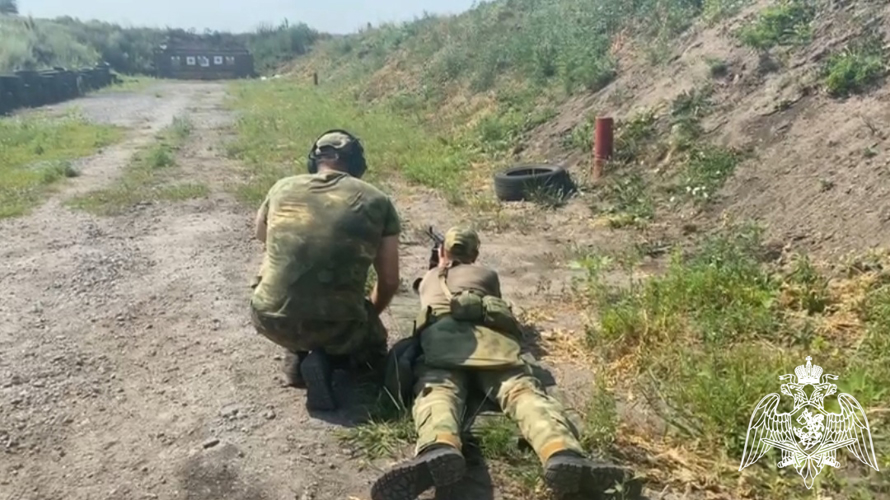 Белгородский СОБР «Белогор» в рамках ведомственной акции «Каникулы с Росгвардией» провел тренировку с подшефными курсантами