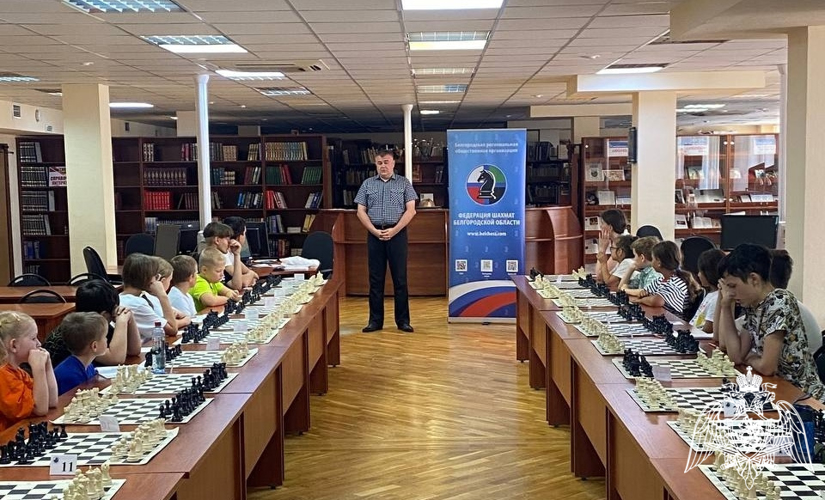 В Международный день шахмат чемпион Росгвардии обучил азам игры белгородцев   