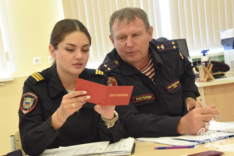 Белгородские росгвардейцы в составе комиссий начали проверку систем безопасности школ перед новым учебным годом