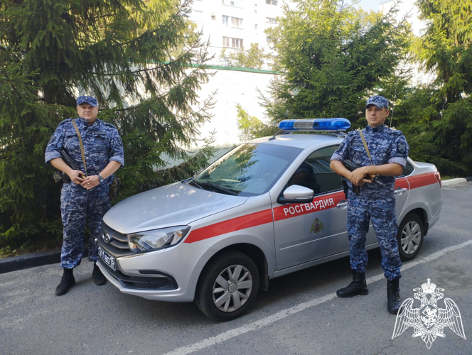 В Белгородской области росгвардейцы задержали подозреваемого в краже одежды из сетевого спортивного магазина 