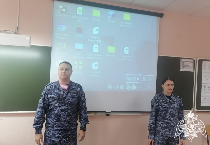 Росгвардейцы провели профориентационную беседу с белгородскими школьниками