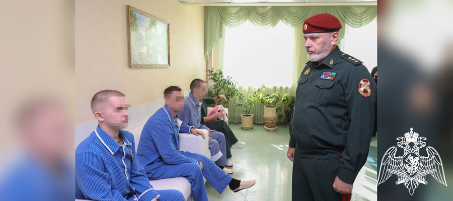 Заместитель директора Росгвардии генерал-полковник Алексей Воробьев вручил государственные награды росгвардейцам в Главном госпитале ведомства 