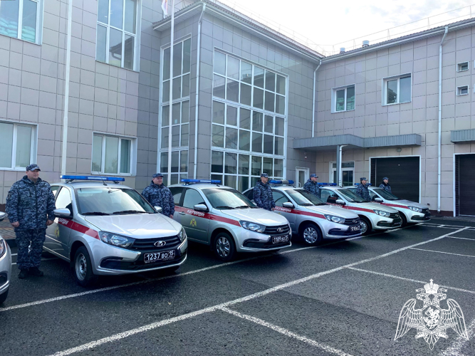 Сотрудникам вневедомственной охраны  Росгвардии вручили ключи от 30 новых служебных автомобилей в Белгороде