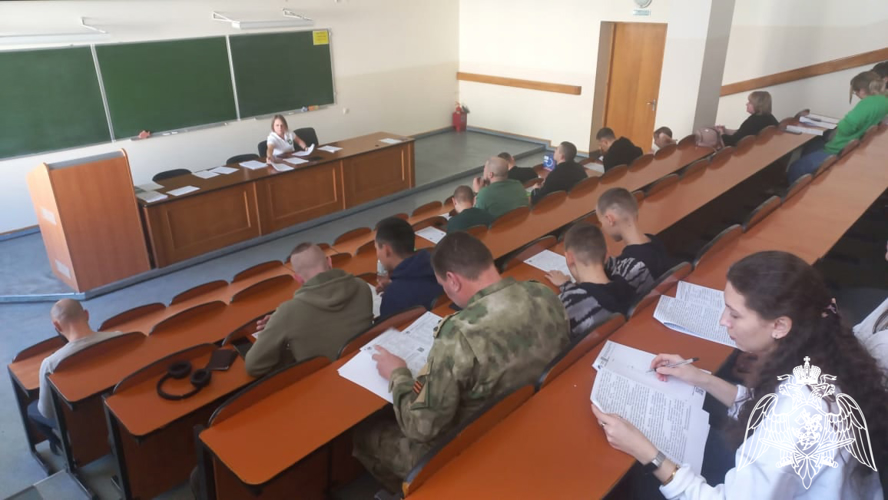 Белгородские росгвардейцы приняли участие в международной просветительской акции «Географический диктант-2024»