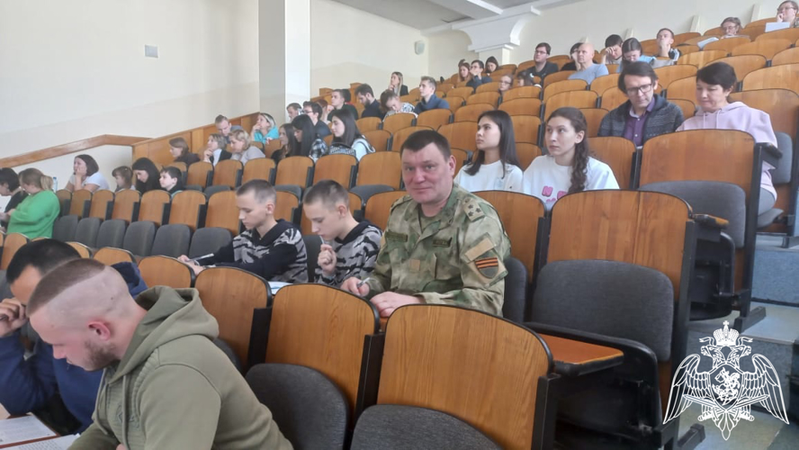 Белгородские  росгвардейцы приняли участие в  международной просветительской акции «Географический диктант-2024»