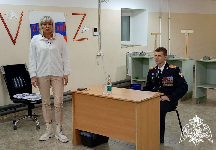 Ветеран Росгвардии провел круглый стол с белгородскими школьниками, приуроченный ко Дню Героев Отечества