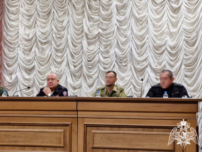 Росгвардейцы - участники СВО провели круглый стол с курсантами БЮИ  МВД России имени И.Д. Путилина, посвященный Дню Героев Отечества