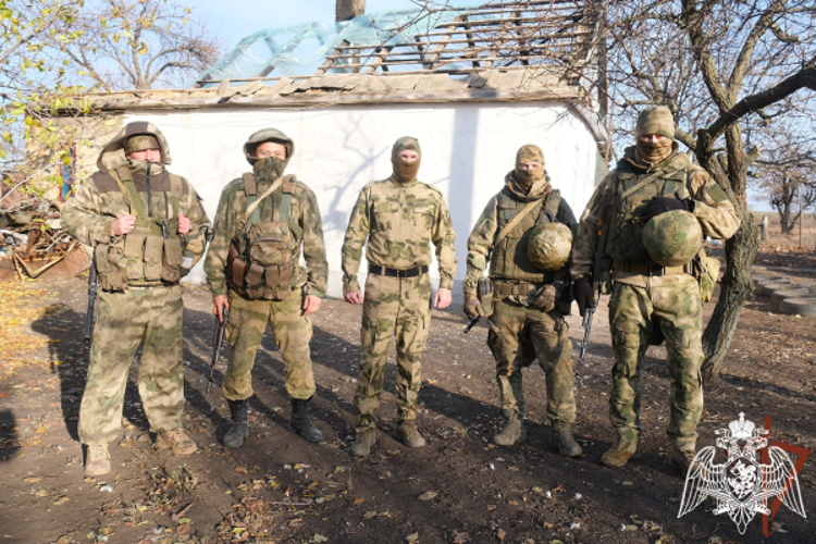 Военнослужащие Росгвардии спасли гражданина с ограниченными возможностями здоровья из горящего дома в ЛНР 