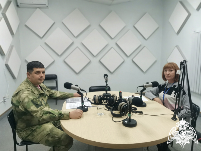 Офицер Росгвардии рассказал слушателям радио «России-Белгород» о  военных институтах ведомства